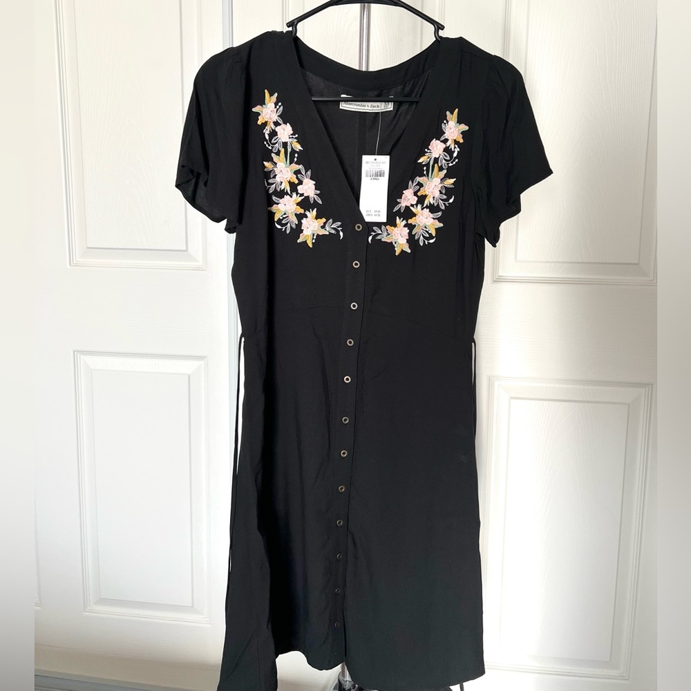 Abercrombie & Fitch floral embroidered black dress in size xs